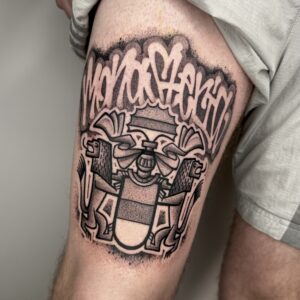 Monasteria Graffiti Schriftzug mit Münster Stadtwappen in Blackwork und Dotwork, gestochen von Thorben bei Balaklava Tattoo Münster Monasteria graffiti lettering with Münster city coat of arms in blackwork and dotwork, tattooed by Thorben at Balaklava Tattoo Münster